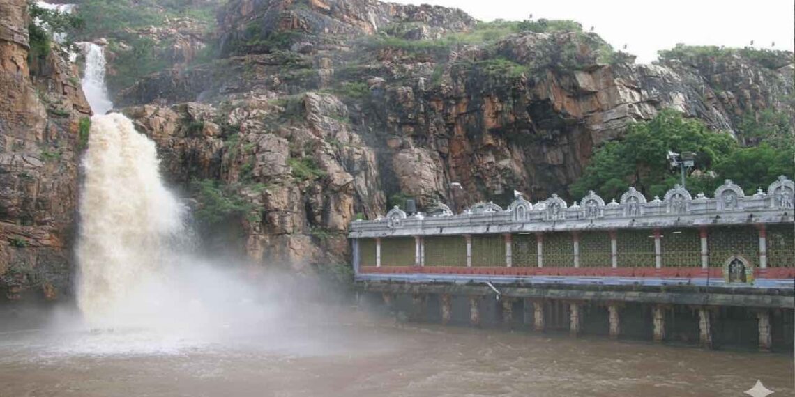 ತಿರುಪತಿಯ ಪವಿತ್ರ ಕಪಿಲ ತೀರ್ಥ ಜಲಪಾತ ಮತ್ತು ಶ್ರೀ ಕಪಿಲೇಶ್ವರ ಸ್ವಾಮಿ ದೇವಾಲಯದ ನೋಟ.