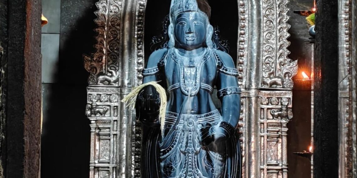 ಮುಗ್ವಾ ಸುಬ್ರಹ್ಮಣ್ಯ ಸ್ವಾಮಿ ದೇವಸ್ಥಾನದ ಗರ್ಭಗುಡಿಯ ಸುಬ್ರಹ್ಮಣ್ಯ ವಿಗ್ರಹ