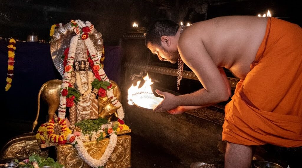 Udupi Srikrishna Pooja performing by Sri Pottage Mutt Seer