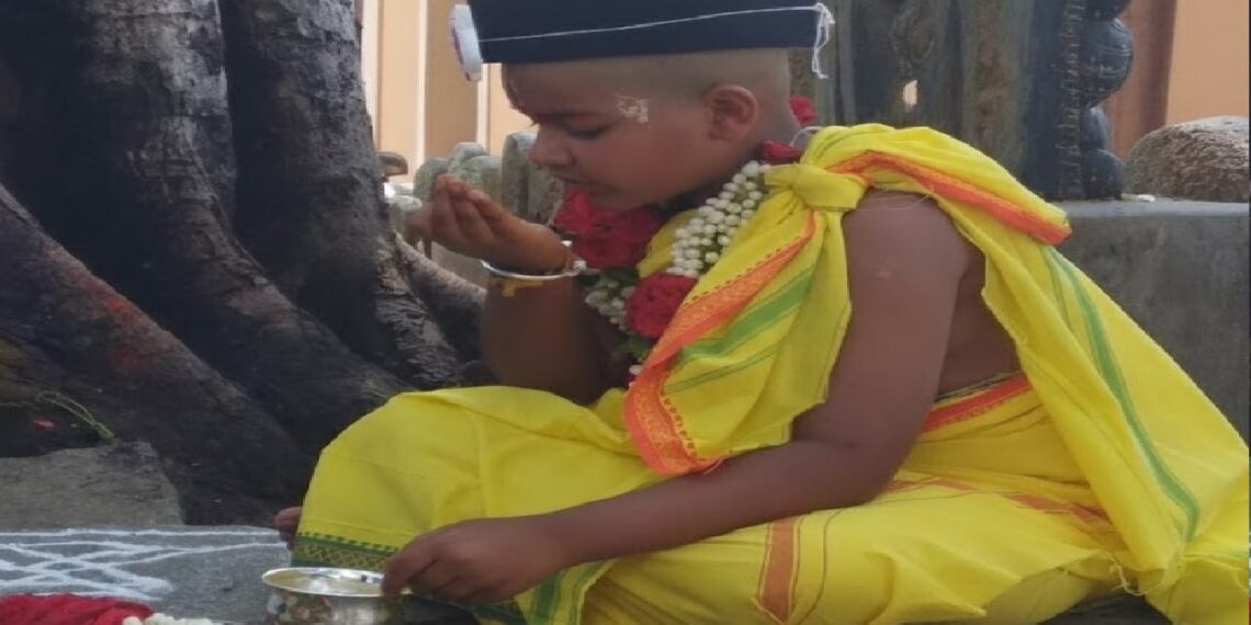 ಉಪನಯನ ಸಂಸ್ಕಾರದ ಸಂದರ್ಭದಲ್ಲಿ ವಟು ದೃಶ್ಯ
