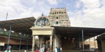 ತಿರುಪತ್ತುರ್ ಬ್ರಹ್ಮಪುರೀಶ್ವರರ್ ದೇವಾಲಯದ ಗೋಪುರ ಮತ್ತು ಮುಂಭಾಗದ ಆವರಣದ ನೋಟ