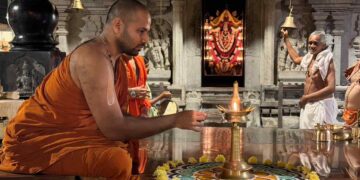 ಉಂಡಾರು ವಿಷ್ಣುಮೂರ್ತಿ ದೇವಾಲಯದಲ್ಲಿನ ಕಾರ್ತಿಕ ದೀಪೋತ್ಸವ ಕಾರ್ಯಕ್ರಮದಲ್ಲಿ ಭಾಗೀ ಆಗಿದ್ದ ಸೋದೆ ಮಠದ ವಿಶ್ವಲ್ಲಭ ತೀರ್ಥರು.