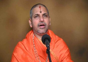 Dr Bhimsenacharya Atanur delivering a spiritual discourse on Adhika Masa significance.