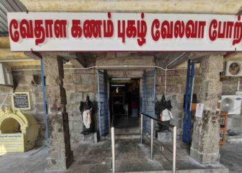 Main entrance of Sri Kandaswamy Temple in Cheyyur, Chengalpattu, featuring stone pillars and Tamil signage.