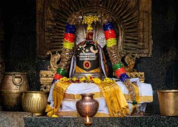 Runa Vimochana Lingeswarar Kadan Nivartheeswarar Shiva Lingam at Thirucherai Temple decorated with garlands and traditional attire.