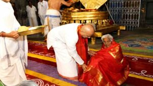 An elderly woman named Navaneethamma (116 years old) is ‌felicitated by TTD officer in Ranganayakula Mandapam.