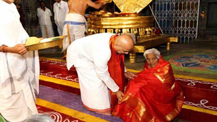 An elderly woman named Navaneethamma (116 years old) is felicitated by TTD officer in Ranganayakula Mandapam.