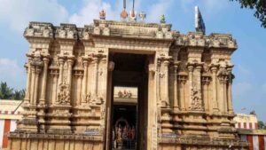 Main entrance and stone carved architecture of Thirukolur Vaithamanidhi Perumal Temple in Tamil Nadu.