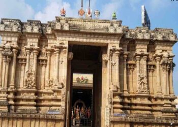 Main entrance and stone carved architecture of Thirukolur Vaithamanidhi Perumal Temple in Tamil Nadu.