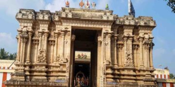 Main entrance and stone carved architecture of Thirukolur Vaithamanidhi Perumal Temple in Tamil Nadu.